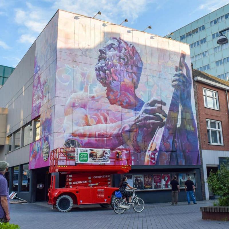 Zicht op Mural PichiAvo Orpheus Quatro Bioscoop Heerlen