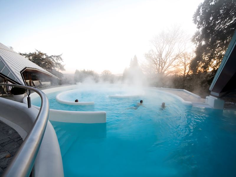 Термы белоруссии. Термальный курорт вода. Термальный курорт вода. Бормио италия термальные источники. Бормио термальные источники.