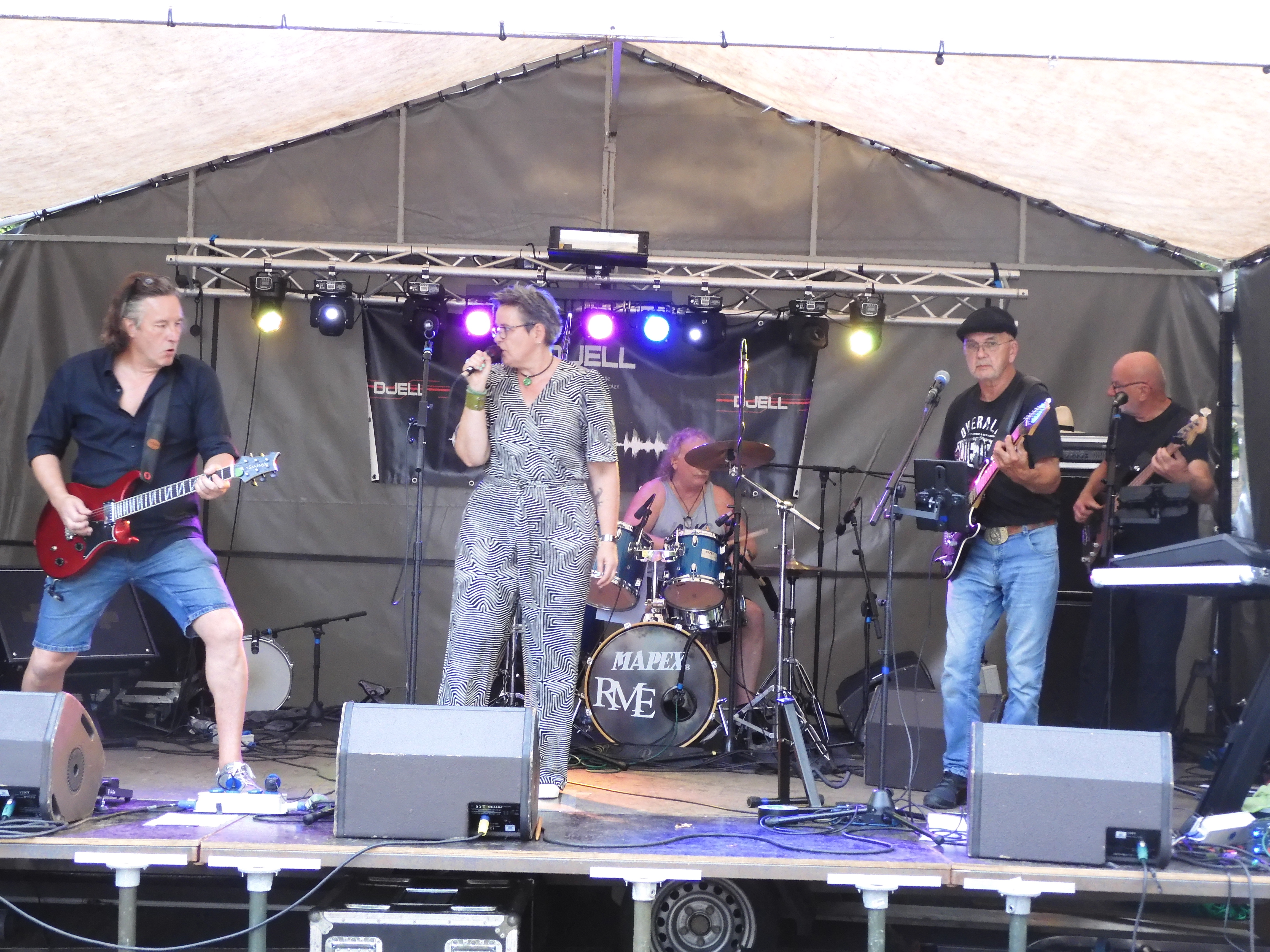 Shadow Play Rock's U