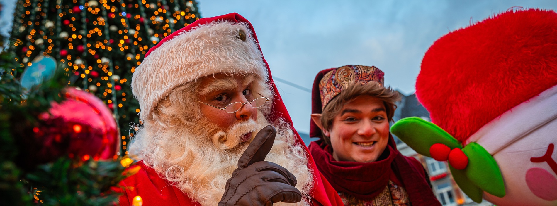 De Kerstman en zijn Elfjes in de Sittardse Kerststraatjes